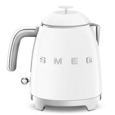SMEG Smeg Mini Bollitore bianco con logo 3D estetica anni 50 1400 W 200x200x152mm