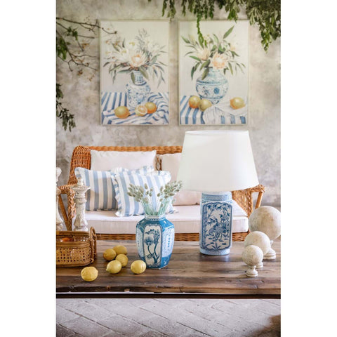 Blanc Mariclò Lampada in porcellana + paralume in lino bianco E24 "Chinoiserie" 33x43xH70 cm - Angelica Home Stabia