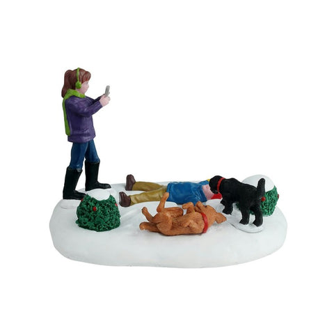 LEMAX Children and dogs "Snow Angel's Best Friend" in resin H8.5 x 11 x 8.5 cm