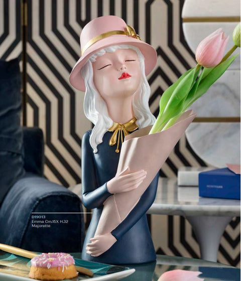 Henriette Statuina decorativa Emma portafiori in resina "Majorette" 15xH32 cm - Angelica Home Stabia