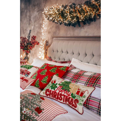 PILLOW WITH APPLIQUÉS