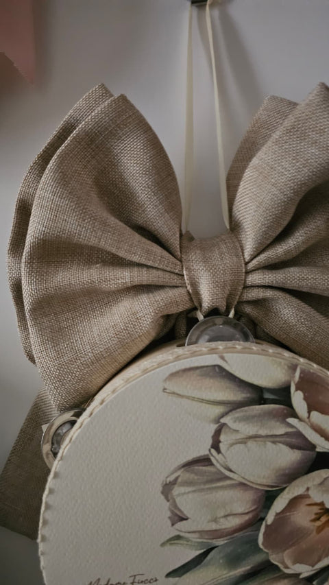 Madame Fioccò Fuoriporta Fiocco beige con tamburello e fiori "Sogno di Primavera" L35xH30 cm