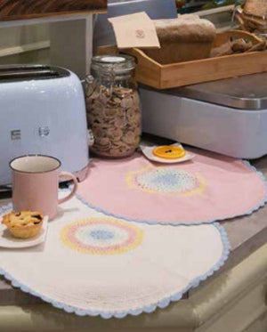 L'ATELIER 17 Set due tovagliette americane tonde in puro cotone con crochet arcobaleno "Shanti" Shabby Chic D40 cm 2 varianti
