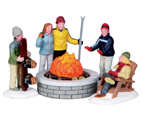 LEMAX Set 5 personaggi Focolare con luce led "Fire Pit" H7.5 cm