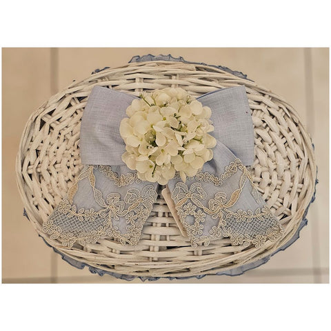 Fiori di Lena Laundry basket with ruffles and bow in light blue linen and lace 3 variants (1pc)
