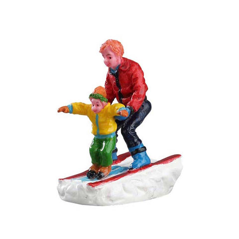 LEMAX Father and son skiing "Father &amp; Son Skiing" in polyresin H5.5 x 3.2 x 5 cm