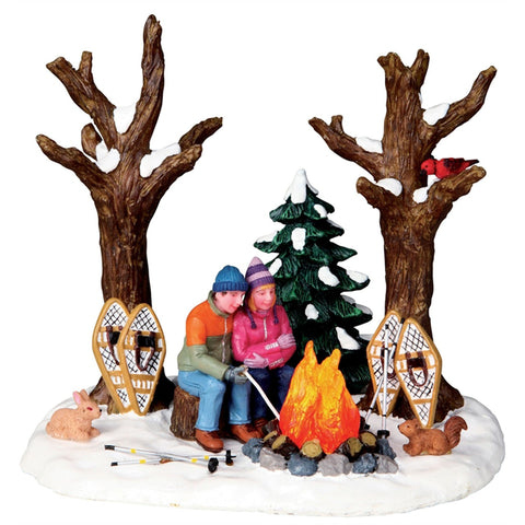 LEMAX Scena coppia al falò luce led "Staying Warm" H12.5x14.5x11 cm