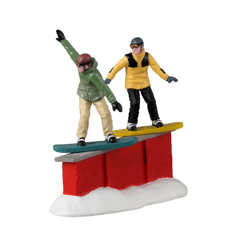 LEMAX Snowboarder on snow "Snowboard Sliders" in resin H9.3 x 10.2 x 3.8 cm