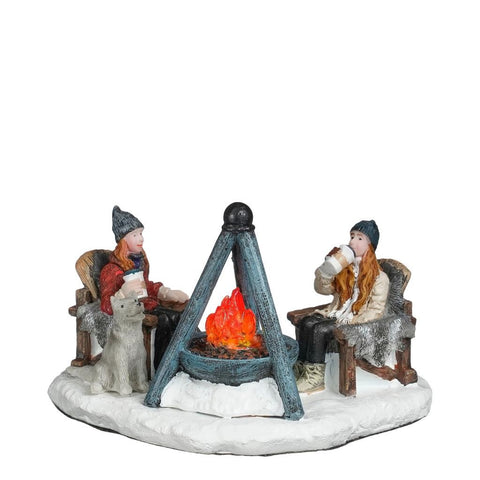 Luville Scena Bere cioccolata calda accanto al fuoco luci led 10,5x7,5xh6,5 cm