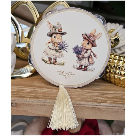 Madame Fioccò Tamburello Conigli di Pasqua e nappa beige "Incanto" 3 varianti(1 unità)