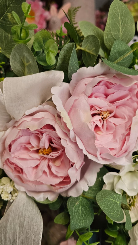 Fiori di lena Ghirlanda Fuoriporta artigianale con peonie e anemone D70x10 cm