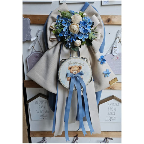 Madame Fioccò Fiocco Nascita azzurro/crema + tamburello "Tenerezza di Teddy" L38xH50 cm