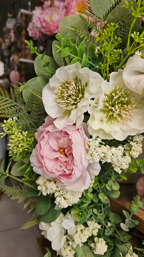 Fiori di lena Ghirlanda Fuoriporta artigianale con peonie e anemone D70x10 cm