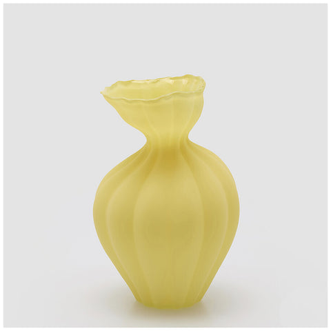 Edg Enzo de Gasperi Vaso Flow Sinuoso in vetro giallo da interno D19.5xH30.5 cm - Angelica Home Stabia