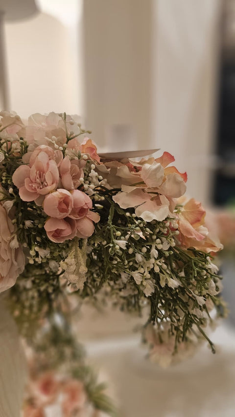 Fiori di Lena Candeliere alto 2 fiamme artigianale in metallo con decoro floreale L50x16xH65 cm - Angelica Home Stabia