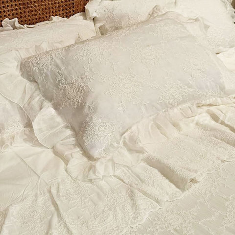 Chez moi Couvre-lit double en coton et dentelle + deux taies d'oreiller à volant "Etoile Corinzio" 270x270 cm 2 variantes
