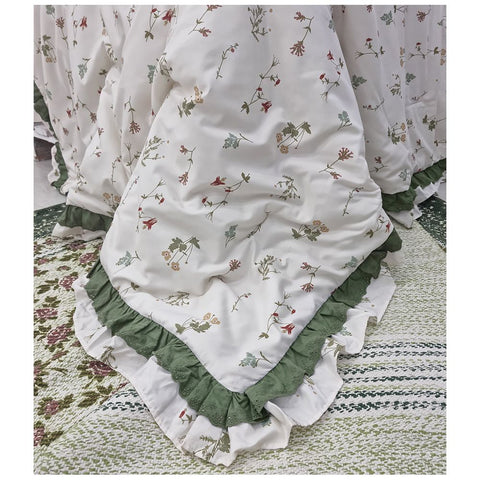 L'Atelier 17 Spring double quilt with green frill in "Millefiori" San Gallo lace 260x260 cm