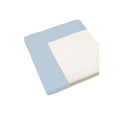 Parure de lit double PEARL WHITE DIAMOND avec bordure en coton bleu clair fabriquée en Italie