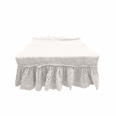 OPIFICIO DEI SOGNI Linen table runner with white MADELEINE lace ruffles 50x150 cm