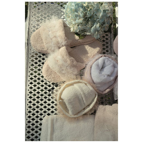L'ATELIER 17 Basket set of four sponge bath and guest washcloths with tulle bun, "CANDY" Shabby Chic 30x30 cm 4 variants