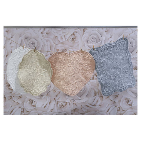L'ATELIER 17 "Lily" heart-shaped placemat in Shabby Chic microfibre 50x45 cm 4 variants