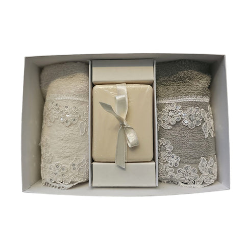 Fiori di Lena Set de toilette invité avec dentelle et pain de savon fabriqué en Italie 30x30 cm