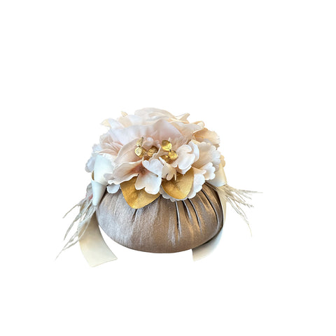 FIORI DI LENA Pouf in antique pink silk with pink hydrangea feathers and gold eucalyptus ELEGANCE 100% made in Italy Ø 15 cm