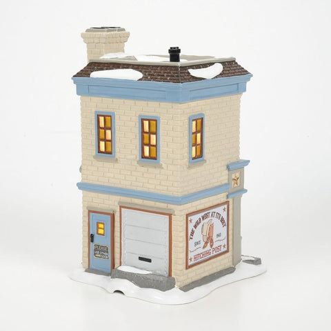 Department 56 Illuminated Building Hitching Post "North Pole Village"