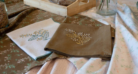 L'ATELIER 17 Set de deux serviettes pur coton rose et marron fleurs "Boheme" 40x40 cm 2 variantes