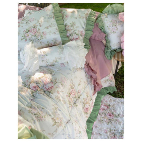 L'Atelier 17 "Agnese" double quilt with Shabby green flounce