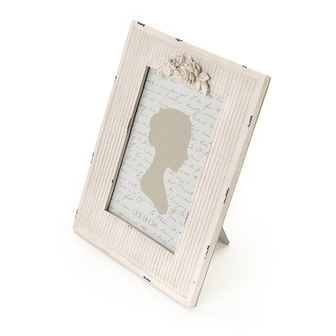 FABRIC CLOUDS Cream photo frame with embossed flowers in resin with antique effect vintage photo 13x18, Shabby Chic Chloe Foto: 13x18 cm