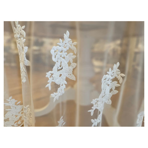 Charmant napperon rond en dentelle avec broderie de fleurs "LUIS XVI" 130x130 cm