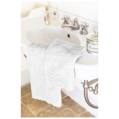 CHEZ MOI Set of 2 bath and guest towels in cotton terry with "Colette" lace