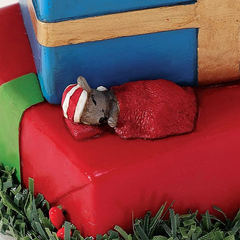 Département 56 Rêves possibles Père Noël assis en résine sur coffrets cadeaux
