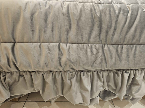 Aedes Winter double quilt in gray velvet with flounce 260x260 cm