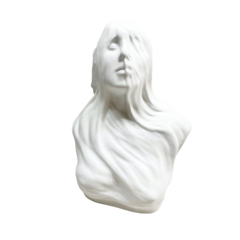 AMAGE Statue "Resilience" glossy white porcelain 20x13 cm