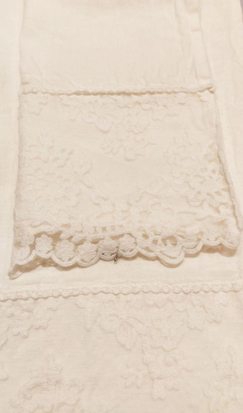 CHEZ MOI Set of 2 bath and Guest towels in linen with "Colette" lace Made in Italy