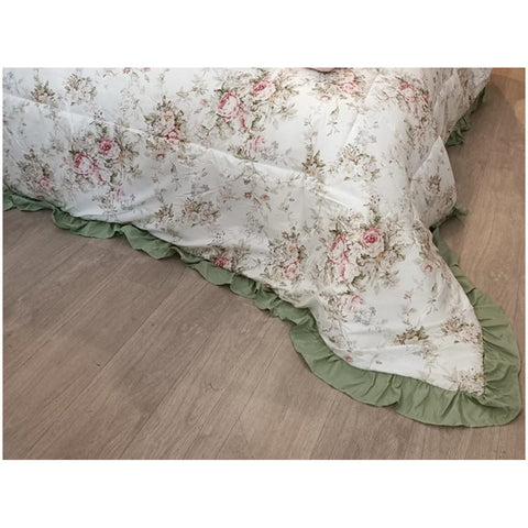 L'Atelier 17 "Agnese" double quilt with Shabby green flounce