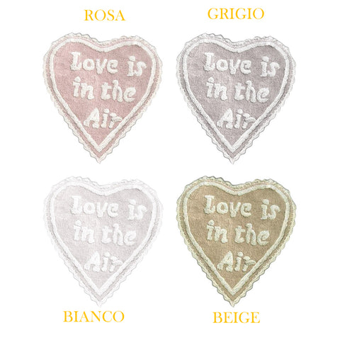 L'ATELIER 17 Heart-shaped rug for bathroom, non-slip latex spray mat with phrase and pure cotton crochet "Love is in the air" Shabby Chic 60x65 cm 5 variants
