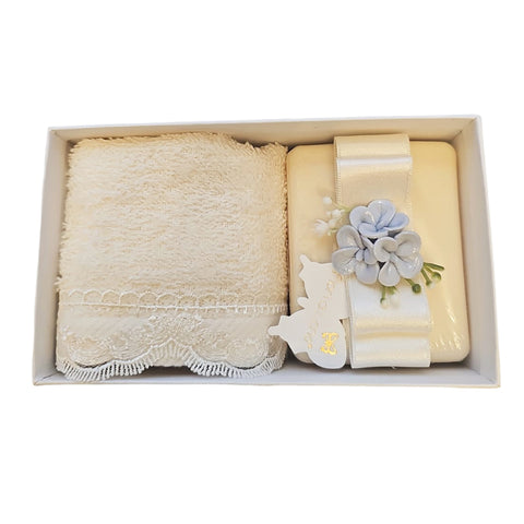 Fiori di Lena Washcloth set with lace, bar of soap and hydrangea made in Italy 30x30 cm