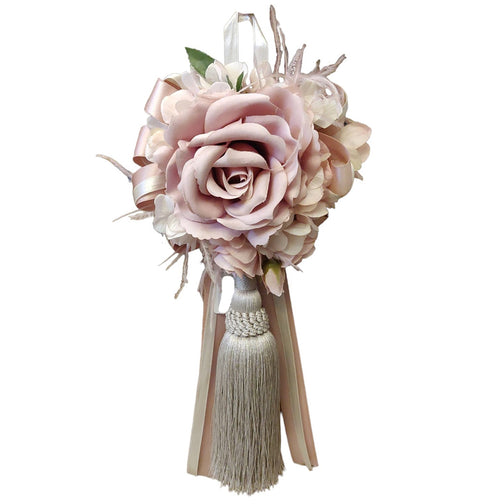 FIORI DI LENA Dove gray tassel decorated with rose, hydrangea and feathers to hang L19 H35 cm