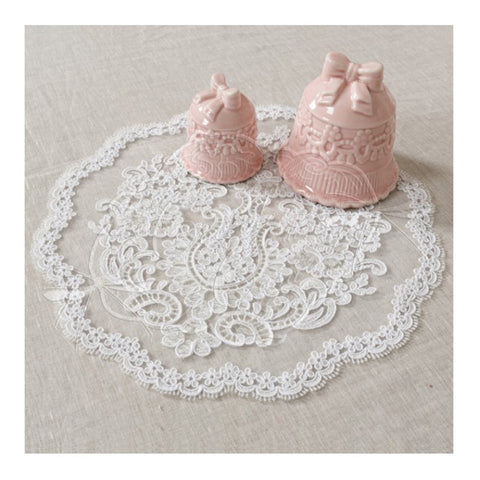 CUDDLES AT HOME Scalloped under plate in white French lace "L.PEONY"